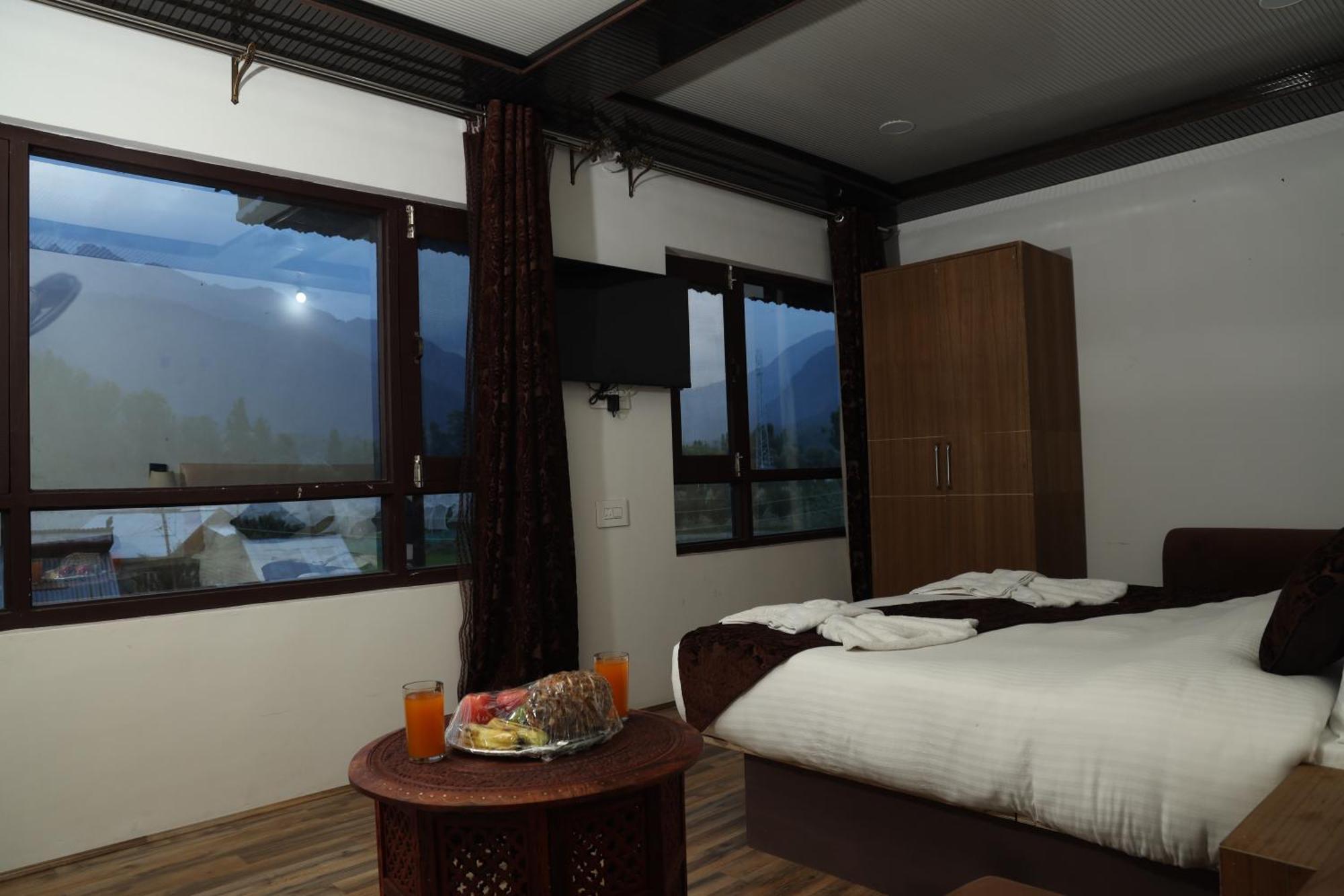 Mountain Orchard Retreat Pahalgam Hotell Exteriör bild